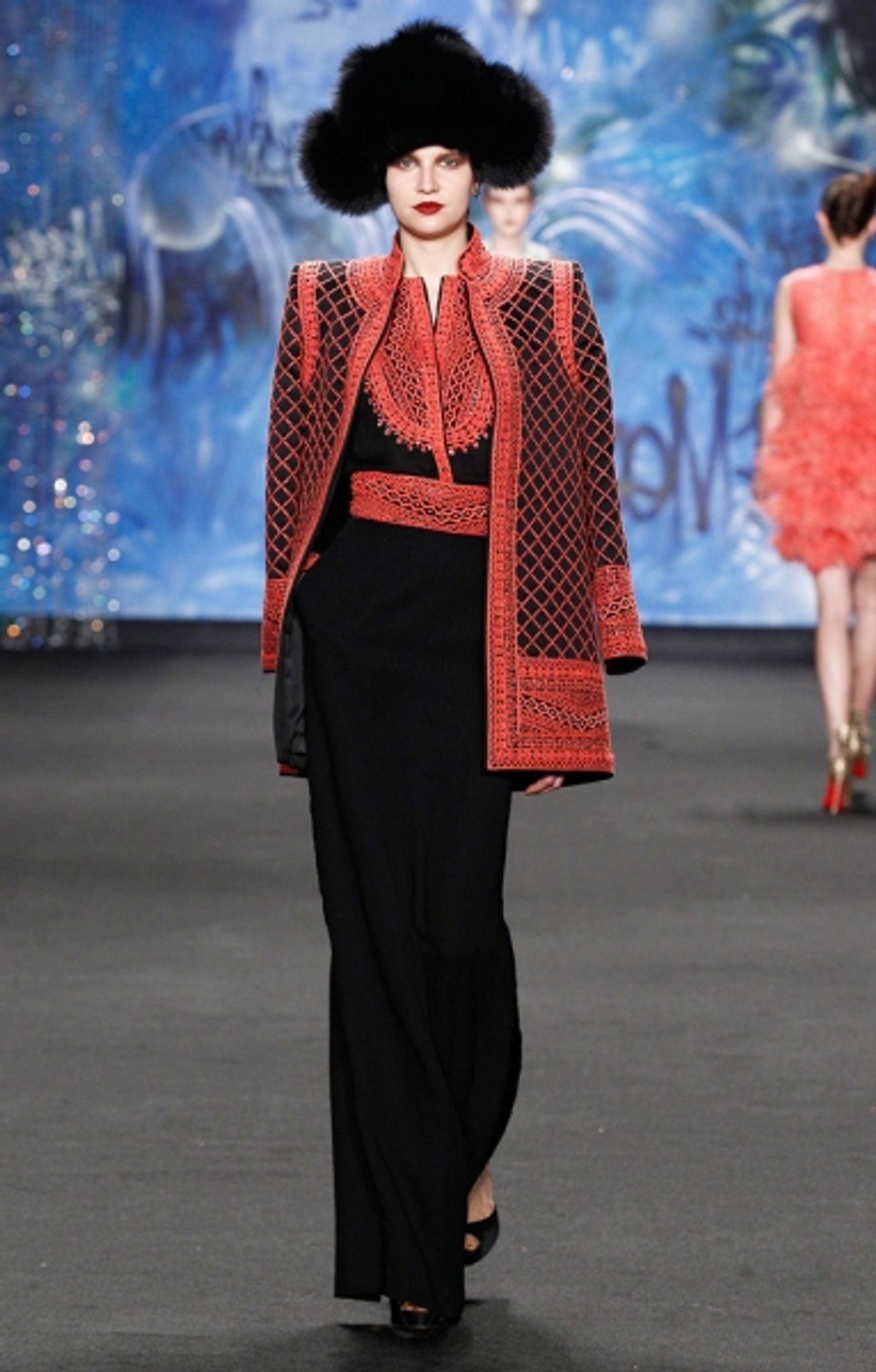 Photo Flash: Sneak Peek at Naeem Khan's Designs, on Display at The Globe Guilders' 2015 Fashion Show  Image