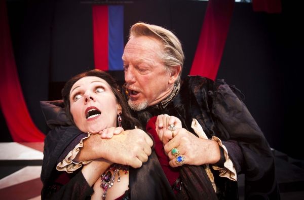 Evelyn Carol Case as Queen Elizabeth and John Walcutt as Richard III Photo
