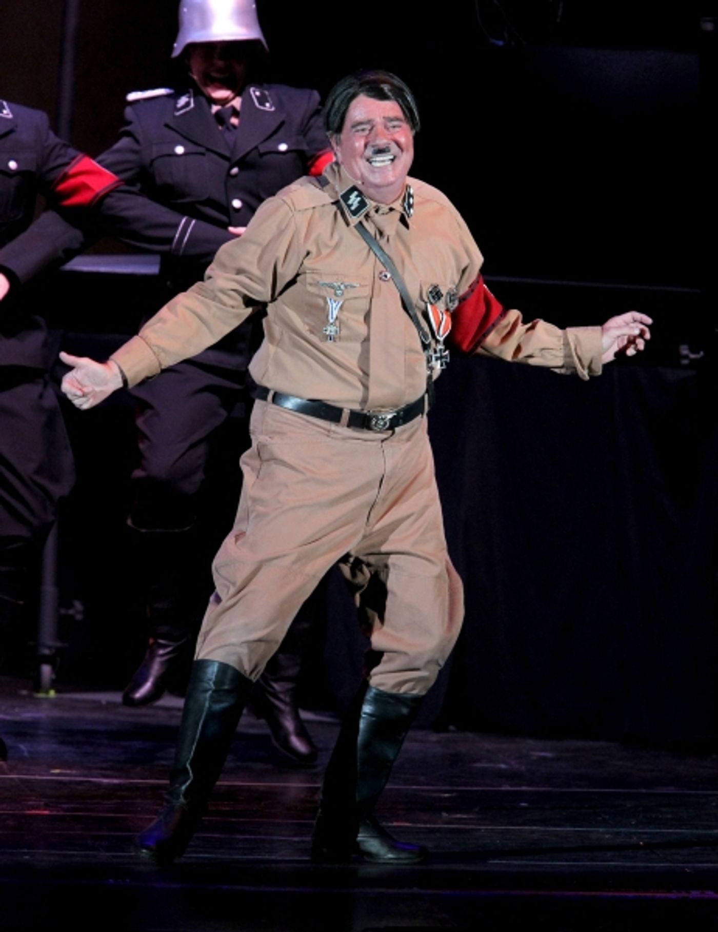 Photo Flash: Jesse Tyler Ferguson, Richard Kind and More in THE PRODUCERS at The Hollywood Bowl, Part 2! Photo Flash: Jesse Tyler Ferguson, Richard Kind and More in THE PRODUCERS at The Hollywood Bowl, Part 2! Image