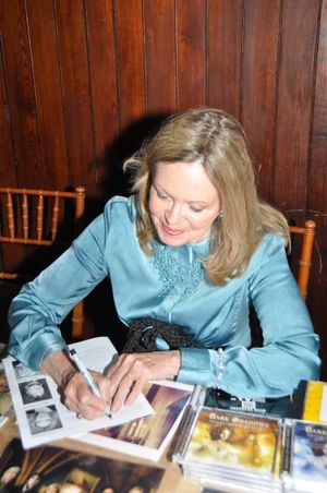 Lara Parker Photo