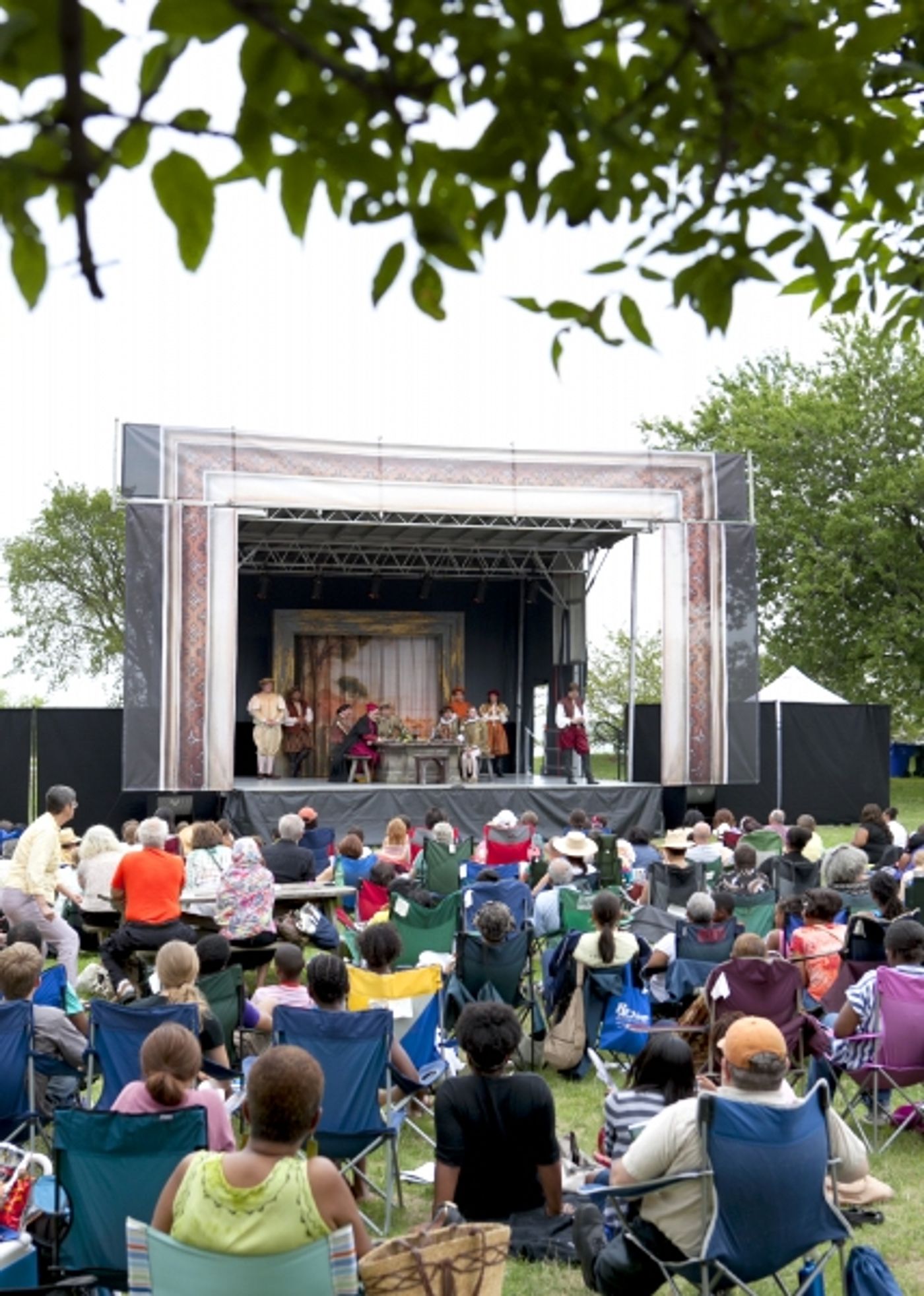 Photo Flash: Ericka Ratcliff, Matt Mueller and More in Chicago Shakespeare in the Parks' TAMING OF THE SHREW Photo Flash: Ericka Ratcliff, Matt Mueller and More in Chicago Shakespeare in the Parks' TAMING OF THE SHREW Image