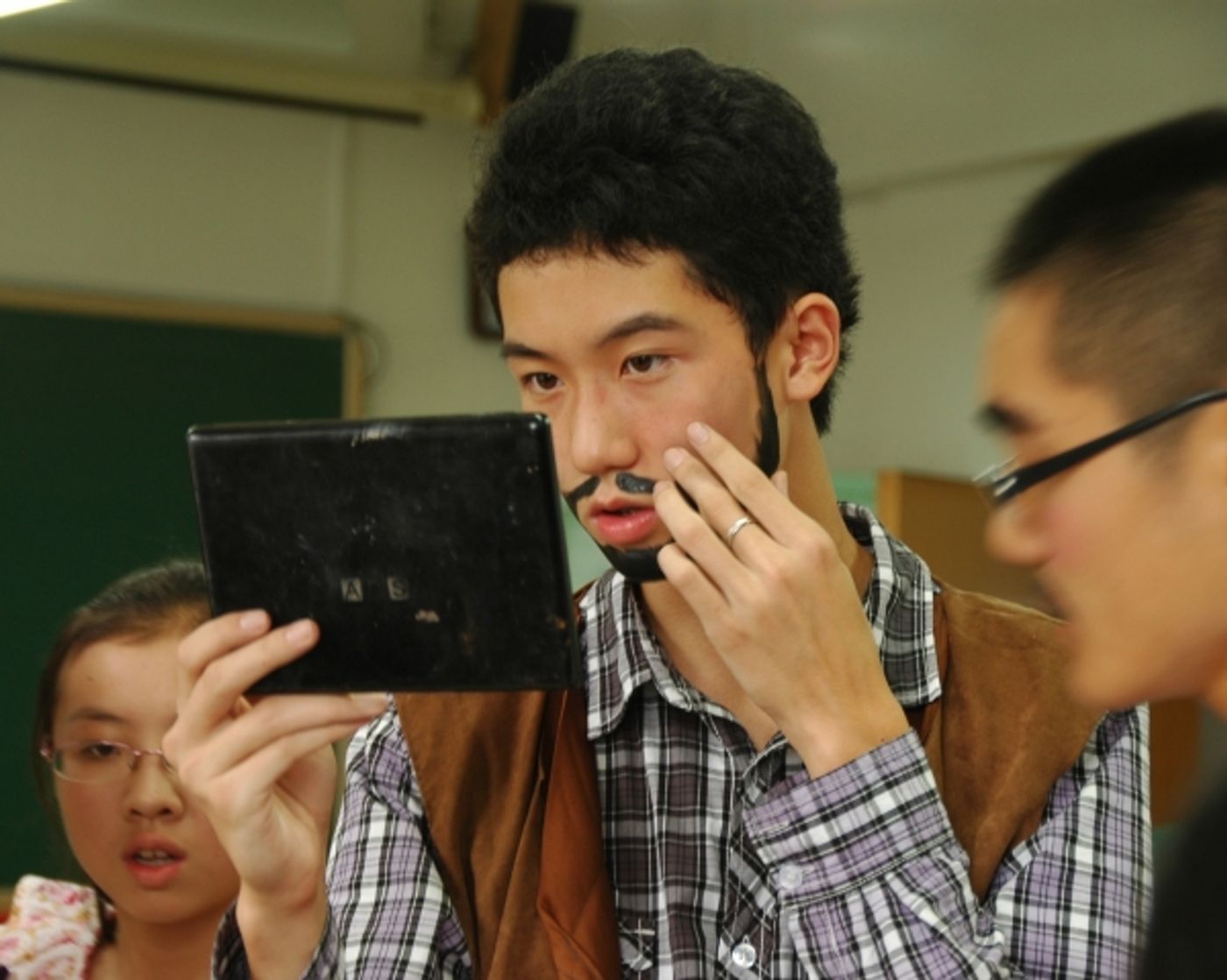 Photo Flash: Beijing Playhouse's SHERLOCK HOLMES AND THE HOUND OF THE BASKERVILLES  Image