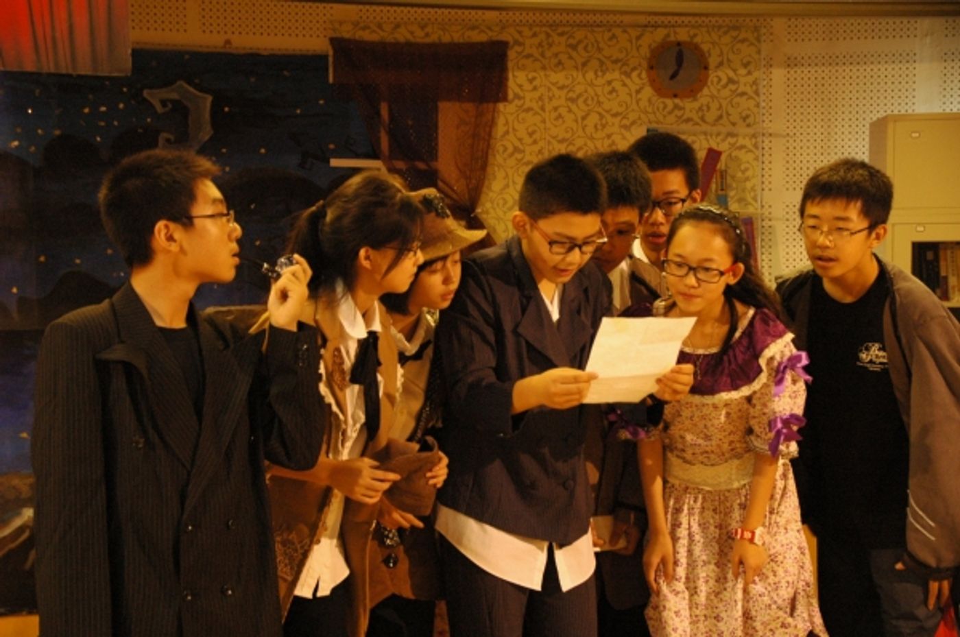 Photo Flash: Beijing Playhouse's SHERLOCK HOLMES AND THE HOUND OF THE BASKERVILLES  Image