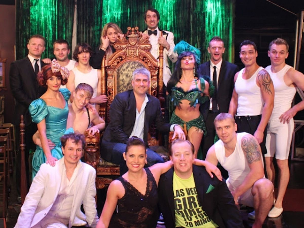 Taylor Hicks with the Cast of ABSINTHE at 