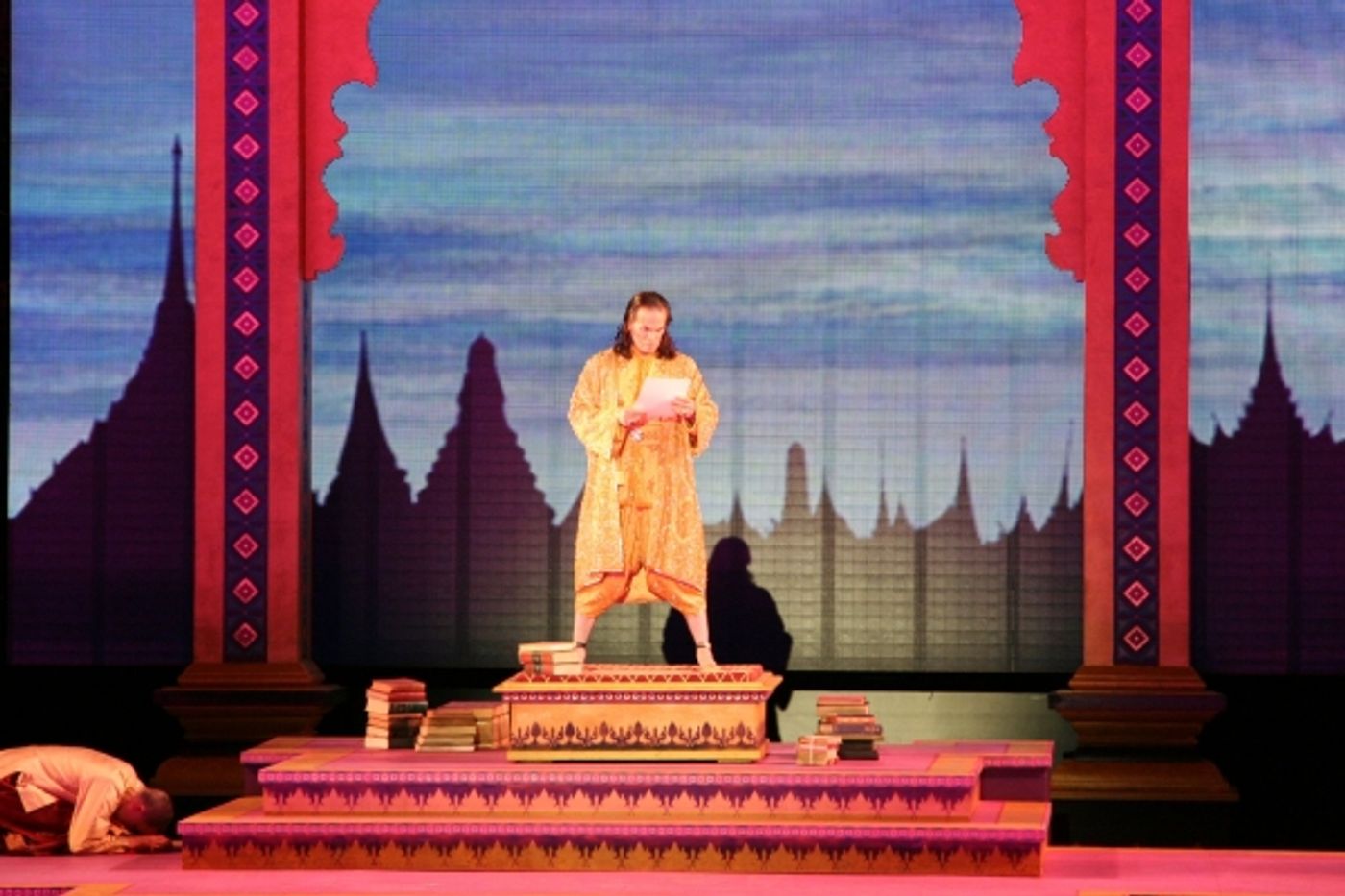 Photo Flash: First Look at Laura Michelle Kelly, Kevin Gray in the Muny's THE KING AND I  Image