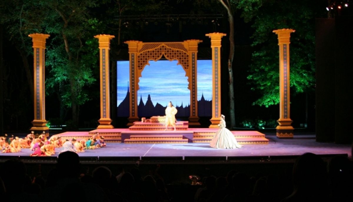 Laura Michelle Kelly and cast at 