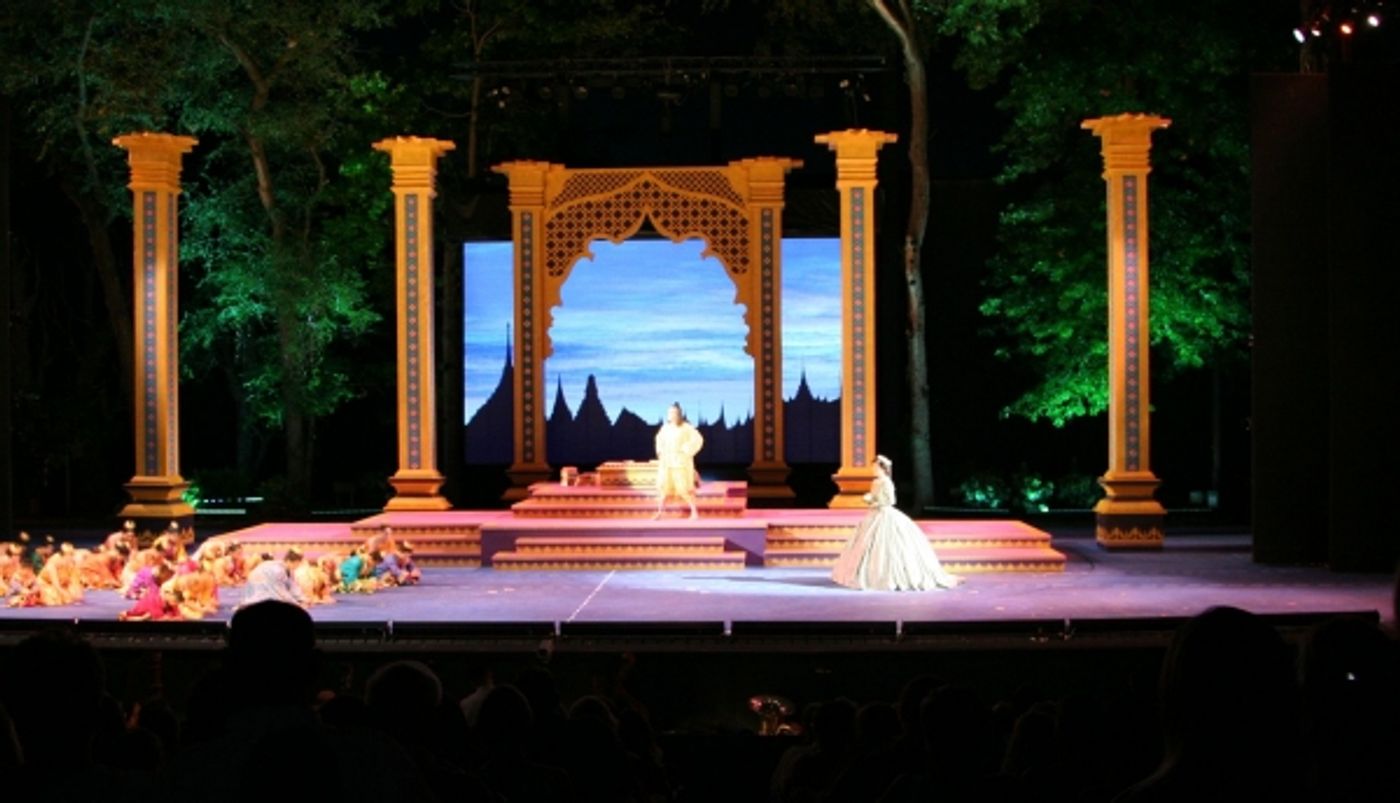 Photo Flash: First Look at Laura Michelle Kelly, Kevin Gray in the Muny's THE KING AND I  Image