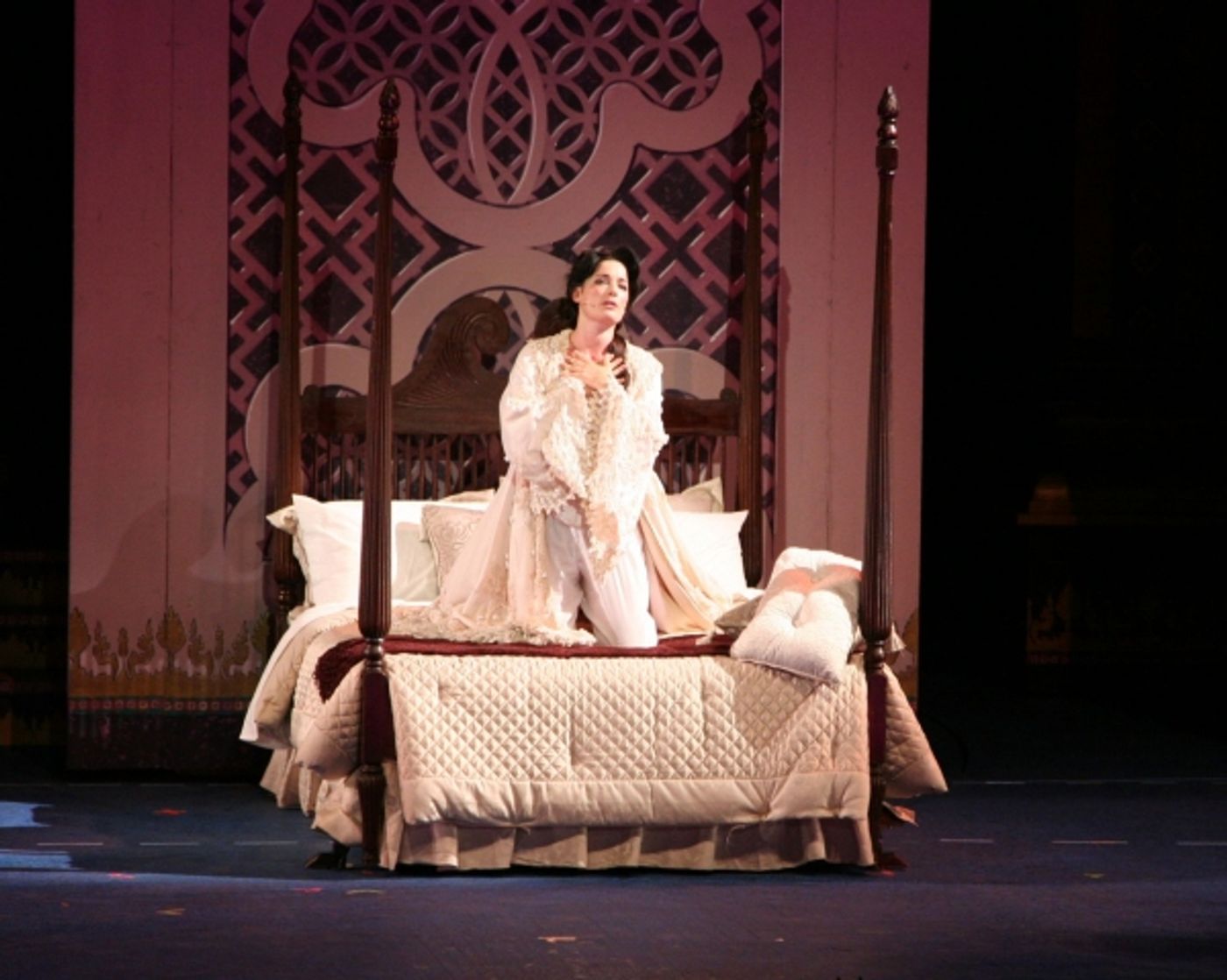 Photo Flash: First Look at Laura Michelle Kelly, Kevin Gray in the Muny's THE KING AND I  Image