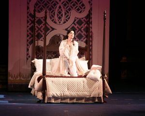 Laura Michelle Kelly @ BroadwayWorld Laura Michelle Kelly Photo