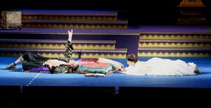  Kevin Gray, Laura Michelle Kelly Photo