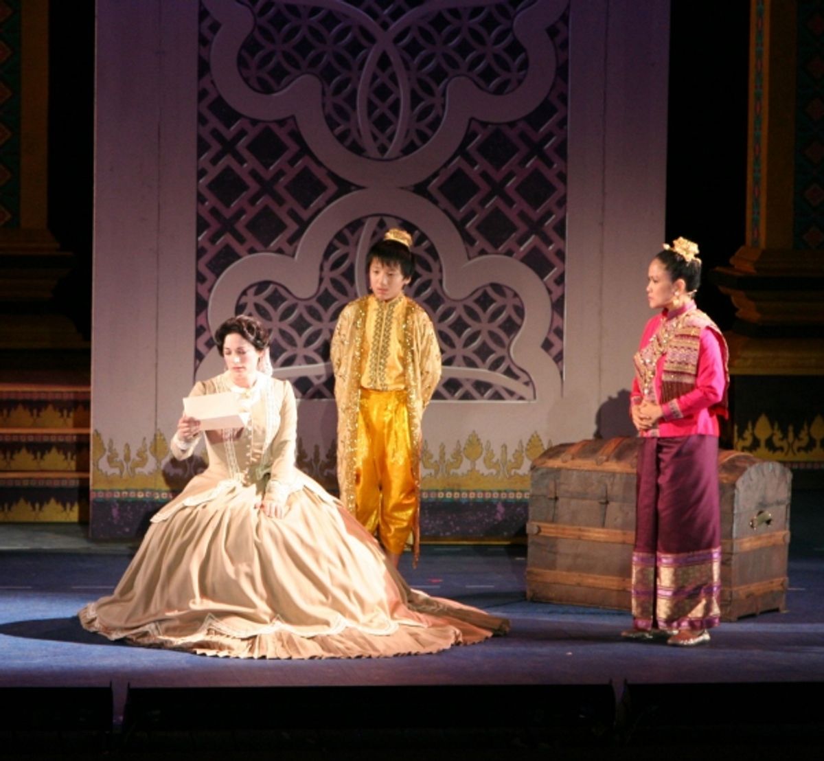 Laura Michelle Kelly and cast at 