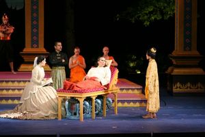 Laura Michelle Kelly, Kevin Gray and cast Photo