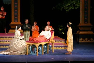 Laura Michelle Kelly, Kevin Gray and cast Photo