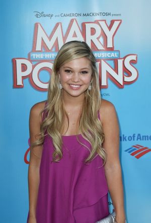  Olivia Holt Photo