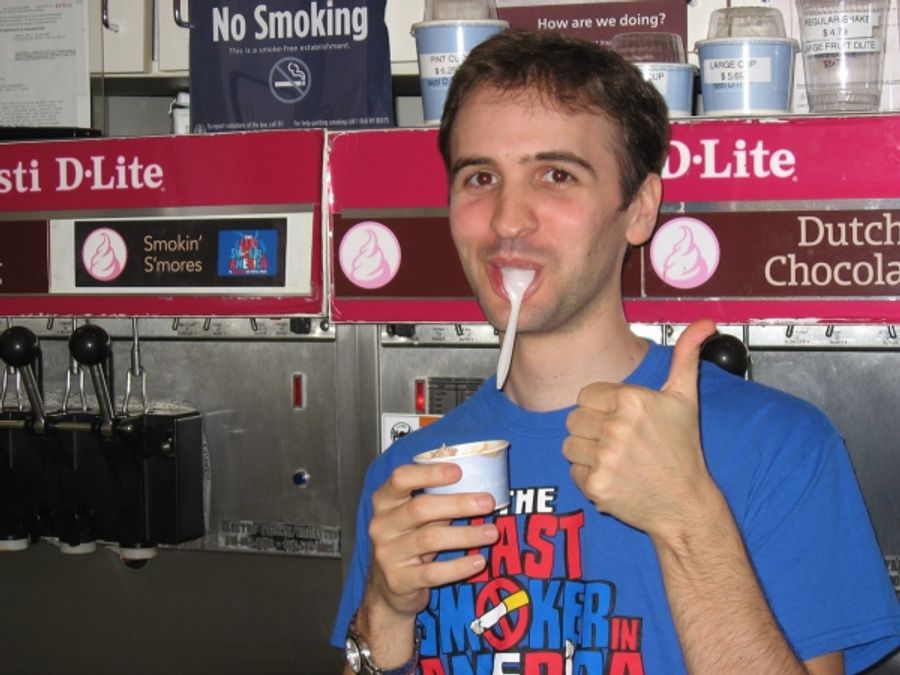 Photo Flash: LAST SMOKER IN AMERICA Cast Celebrates Tasti D-Lite Treat! Image