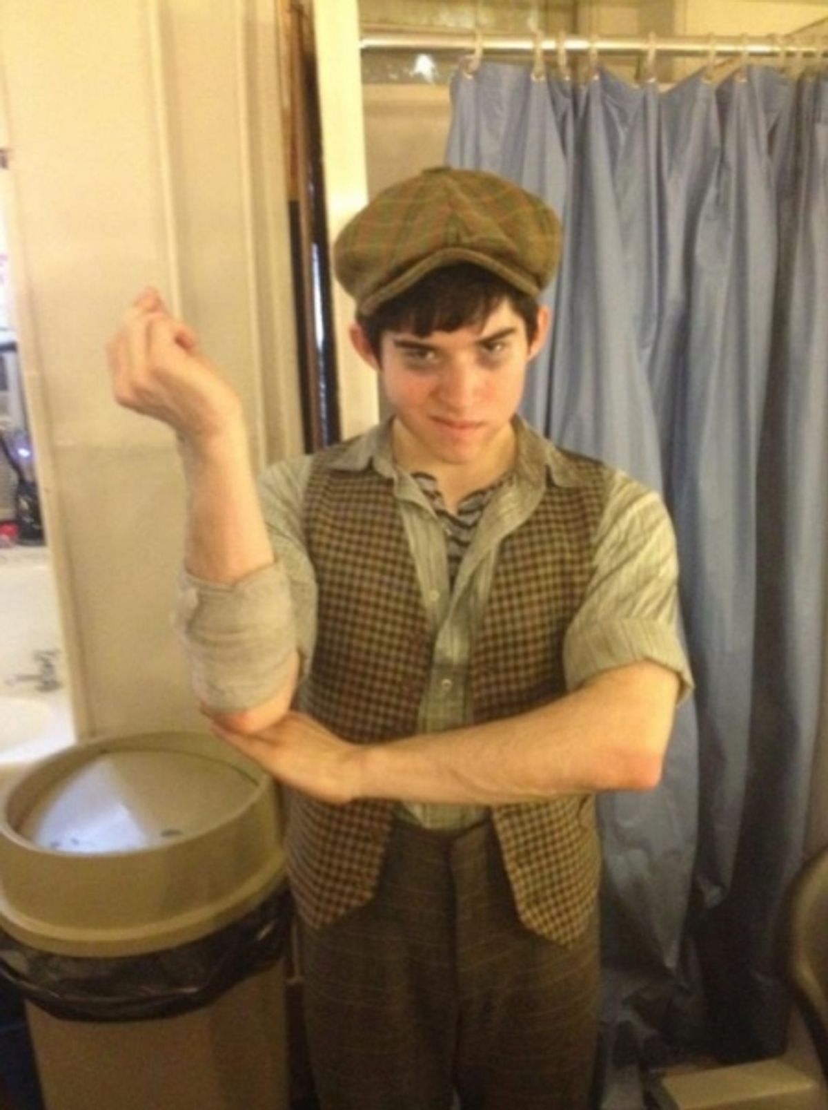 NEWSIES' Andy Richardson Ã¢â‚¬Â@AMRichardson3 Da da da dum *snap snap* In honor of the Addams Family video #SIP @JimmyFallon http://pic.twitter.com/SdCdhzh1 at 
