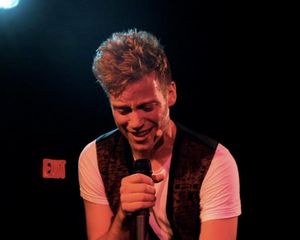Barrett Foa Photo