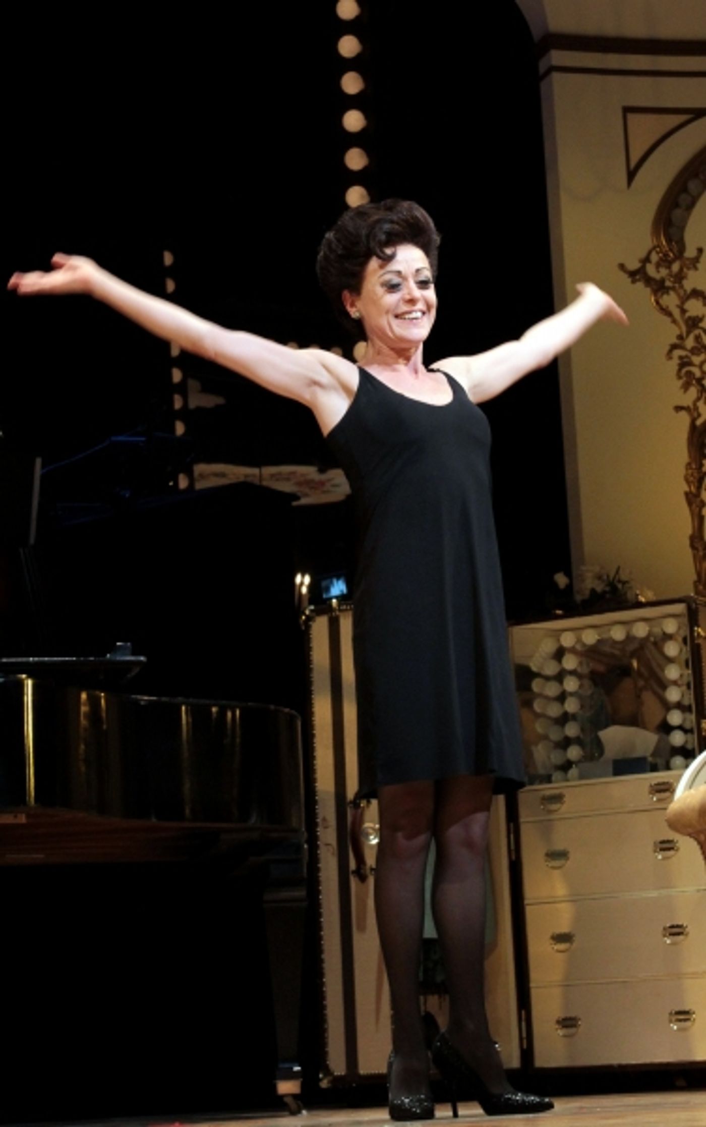 Photo Coverage: Final Curtain Call for END OF THE RAINBOW on Broadway Image