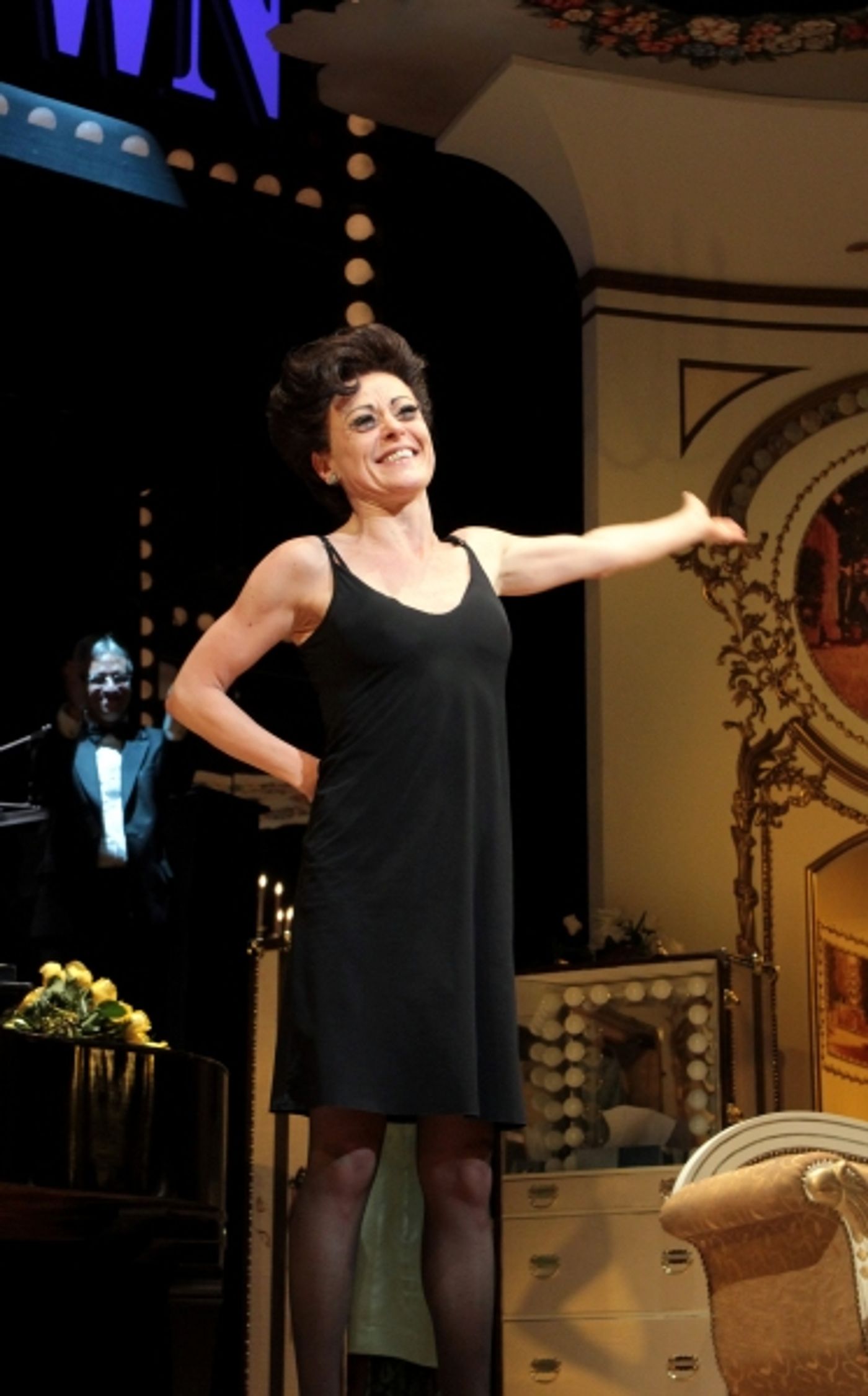 Photo Coverage: Final Curtain Call for END OF THE RAINBOW on Broadway Image