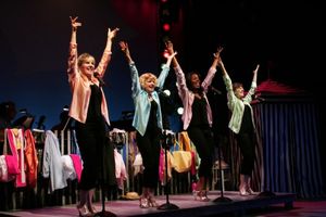 Lori Hammel, Karyn Quackenbush, Regina LeVert, Meghan Duffy @ BroadwayWorld Lori Hammel, Karyn Quackenbush, Regina LeVert, Meghan Duffy Photo