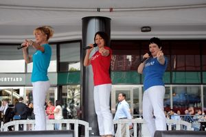 Felicia Finley, Jennifer Noth, Lauren Cohn Photo