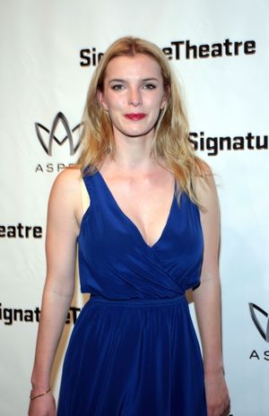 Betty Gilpin Photo