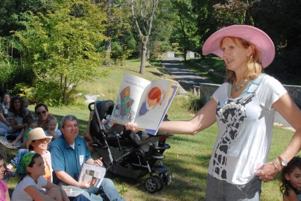 Kate Feiffer reads to the crowd Photo