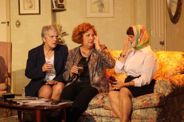  Margaret Gilkes (Marta) and Maureen Mansfield (Maxine) are interested to hear about  Photo