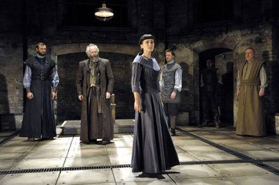  Ben Dilloway (King of France), Jonathan Pryce (King Lear), Phoebe Fox (Cordelia), An Photo