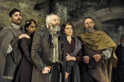  Chook Sibtain (Cornwall), Jenny Jules (Regan), Jonathan Pryce (King Lear), Zoe Waite Photo