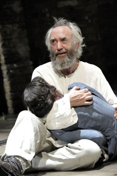  Jonathan Pryce as King Lear Photo