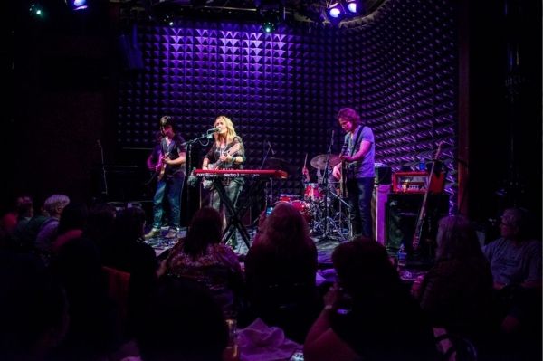 Photo Flash: Melissa Etheridge Hosts Private CD Release Party at Joe's Pub  Image