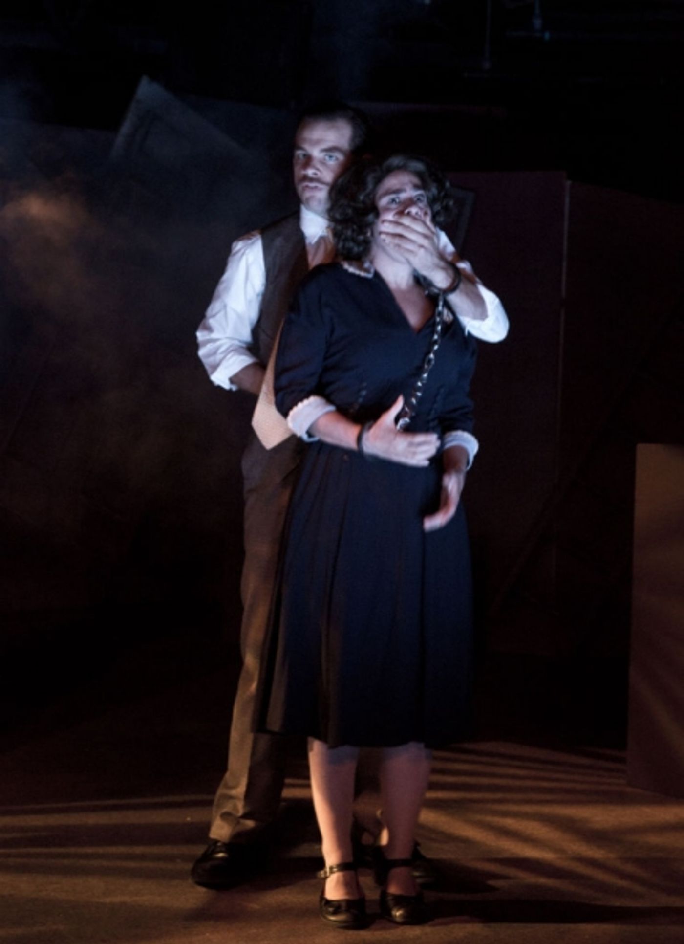 Photo Flash: Complete Production Shots of MET's 39 STEPS  Image