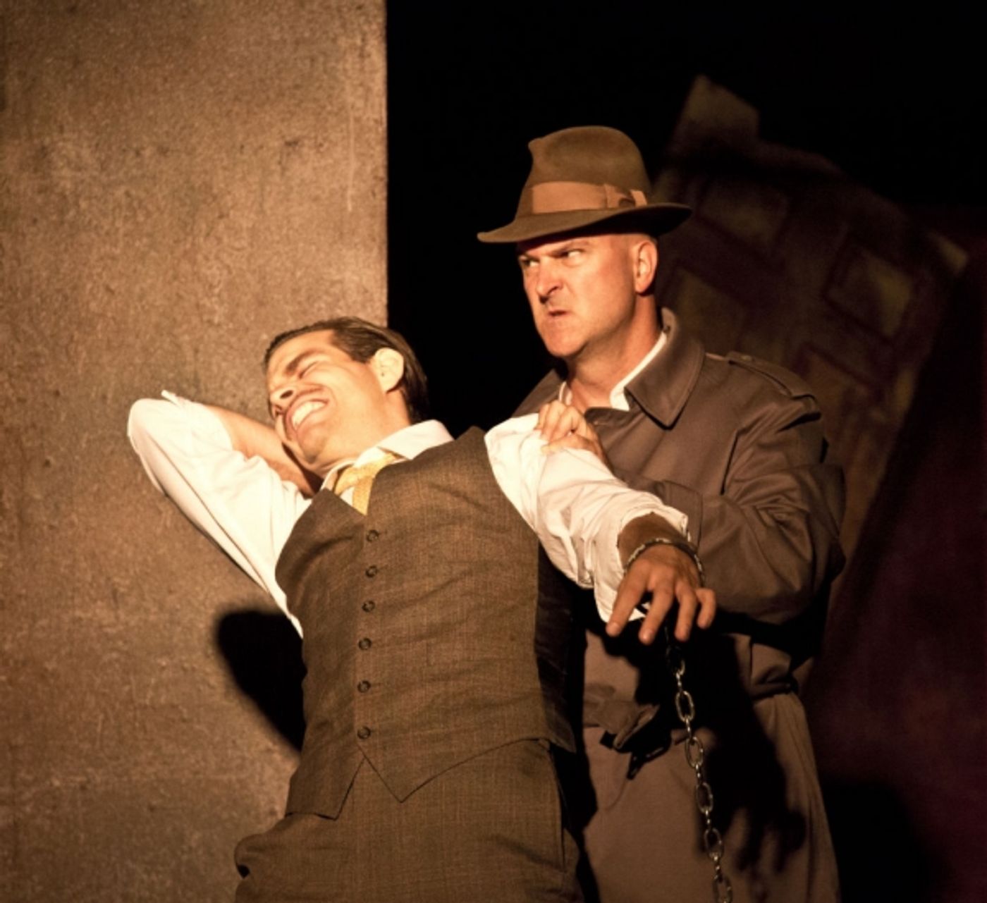 Photo Flash: Complete Production Shots of MET's 39 STEPS  Image