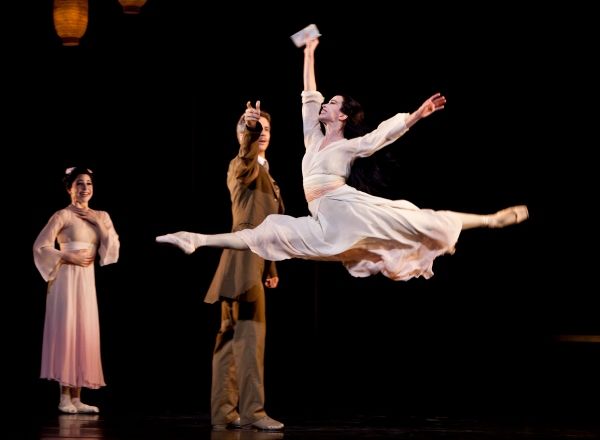 Ballet: MADAME BUTTERFLY. Choreographer: Stanton Welch. Dancers: Amy Fote, Linnar Loo Photo