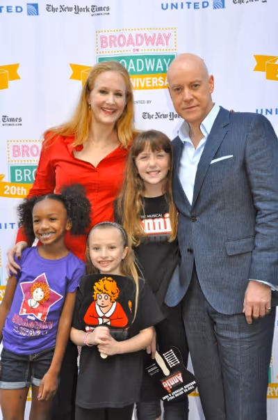  Katie Finneran, Anthony Warlow and the girls of Annie Photo