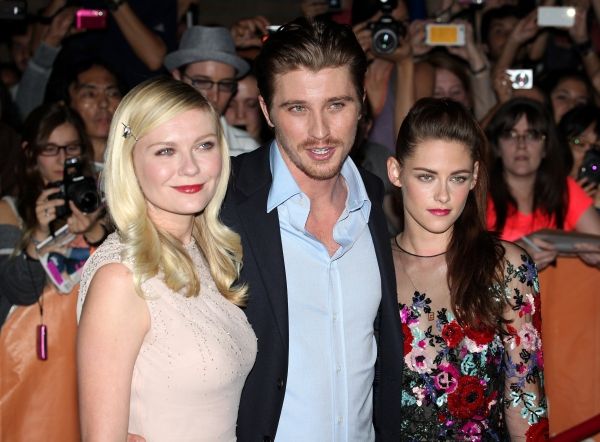  Kirsten Dunst, Garrett Hedlund and Kristen Stewart  Photo