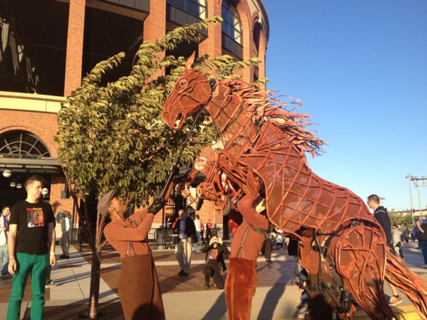 Photo Flash: WAR HORSE Cast Makes Appearance at Citi Field!  Image
