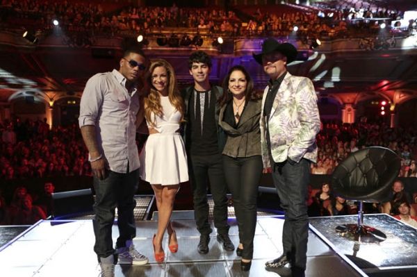  Nelly, Allison Hagendorf, Joe Jonas, and Gloria Estefan, and John Rich Photo