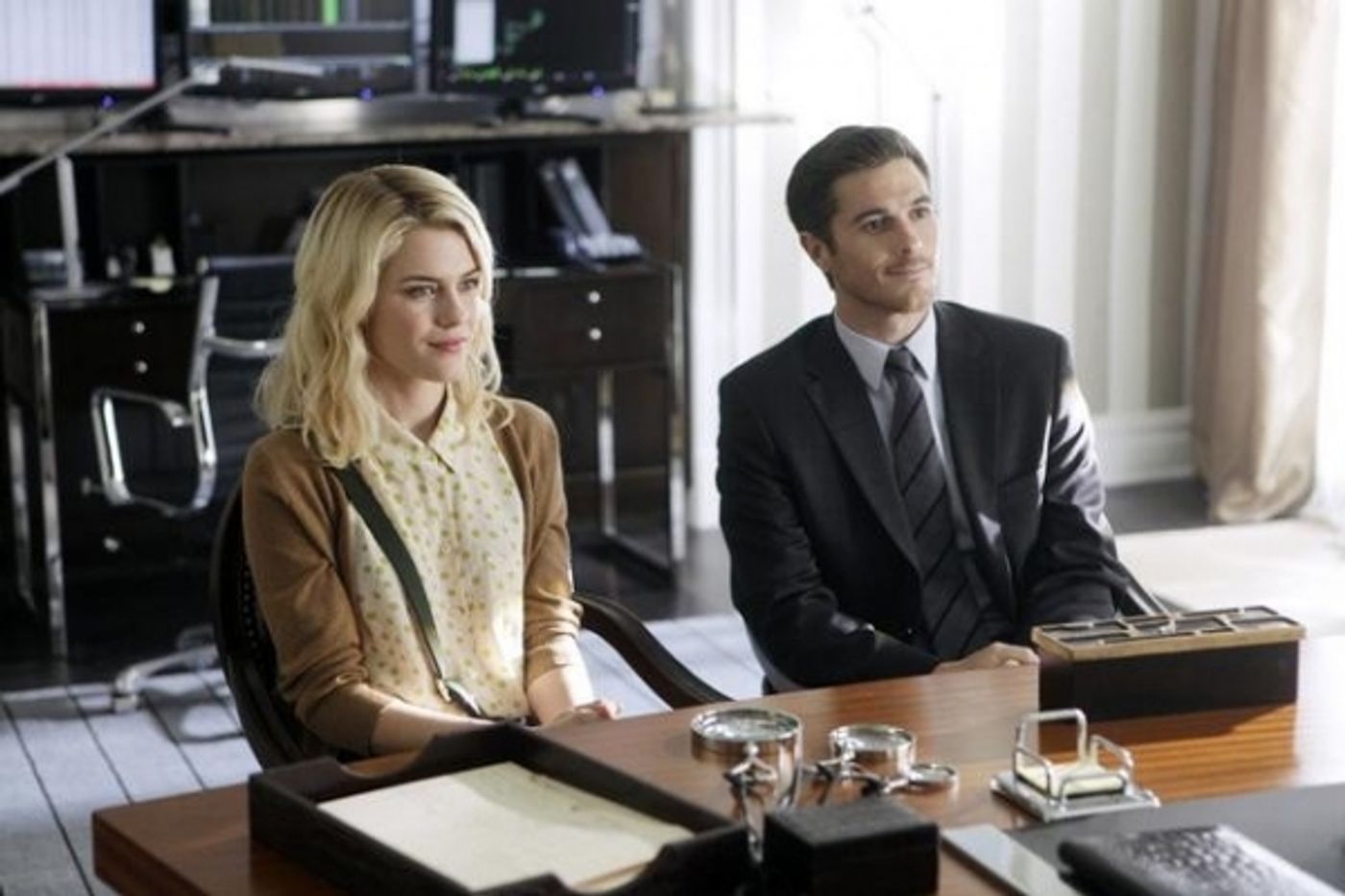 Photo Coverage: Spooky Sneak Peek at Season Premiere of 666 PARK AVENUE!  Image