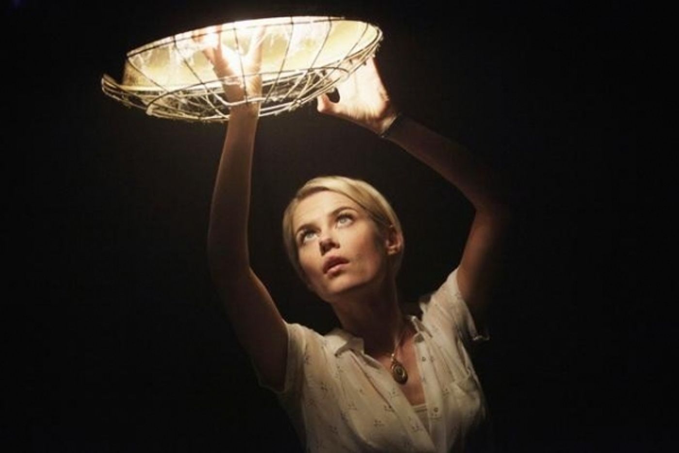 Photo Coverage: Spooky Sneak Peek at Season Premiere of 666 PARK AVENUE!  Image