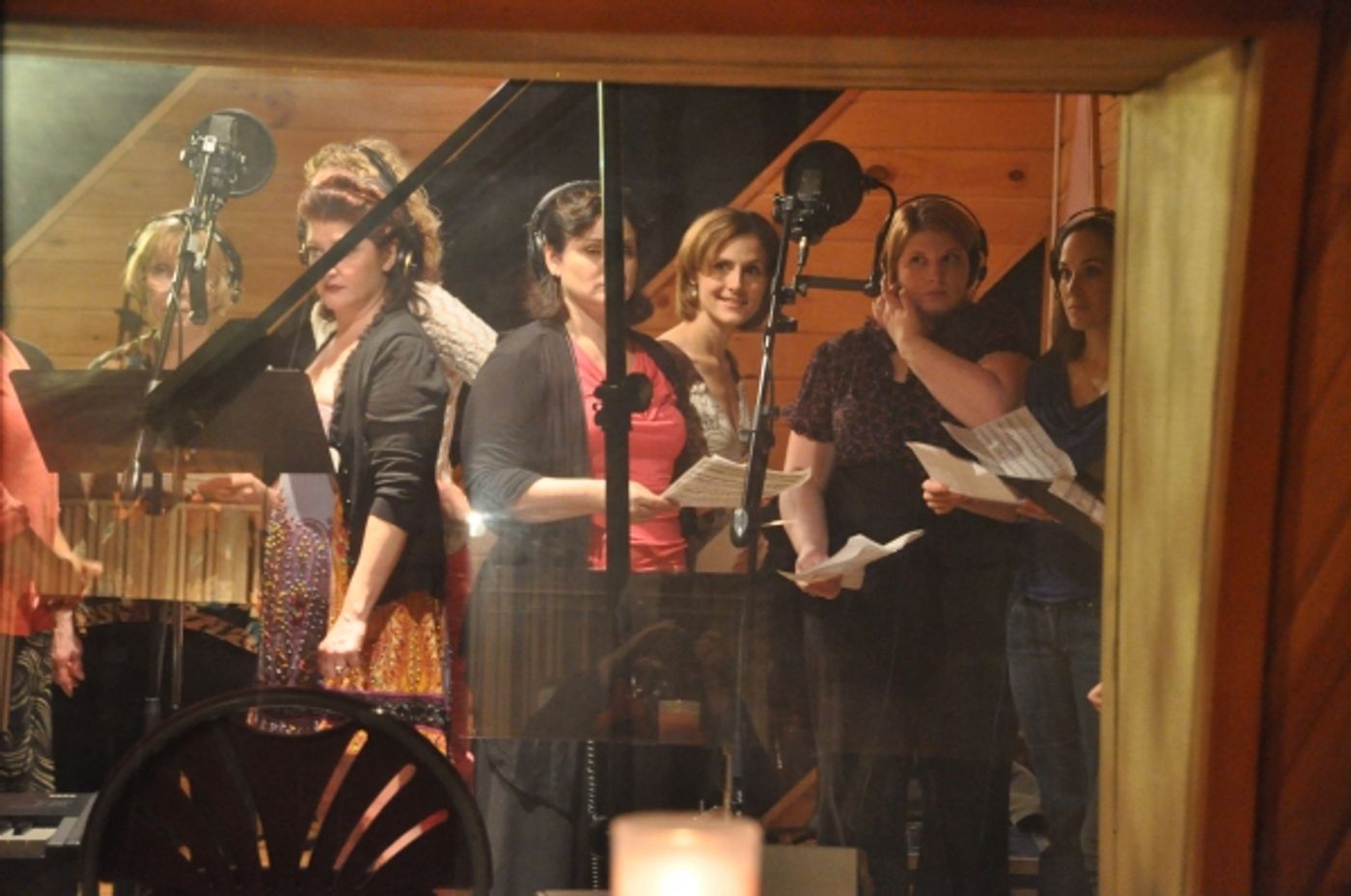 Photo Exclusive: THE PHANTOM OF THE OPERA Cast Sings 'Carols For A Cure'  Image