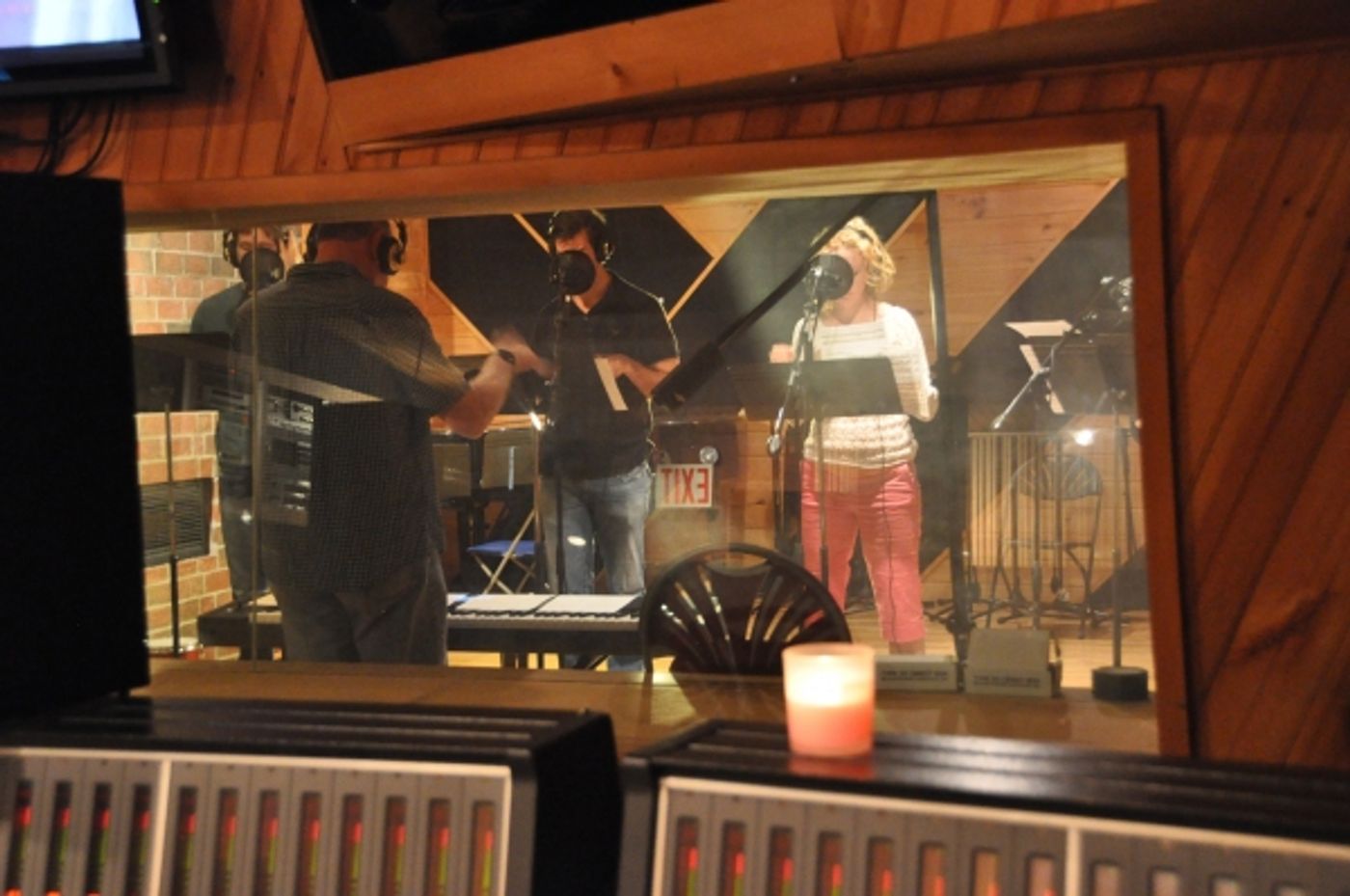 Photo Exclusive: THE PHANTOM OF THE OPERA Cast Sings 'Carols For A Cure'  Image