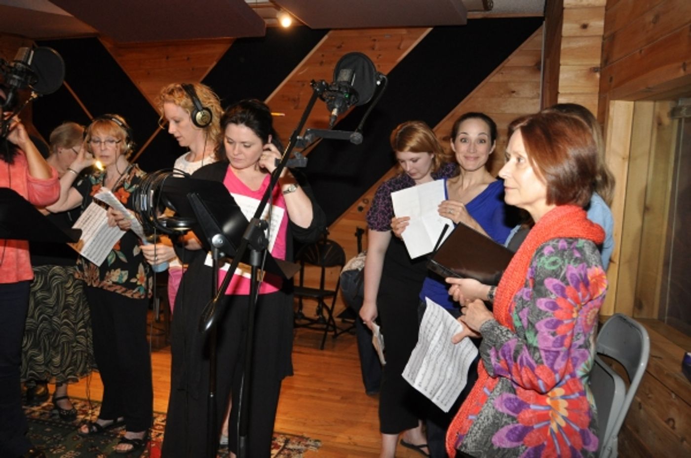 Photo Exclusive: THE PHANTOM OF THE OPERA Cast Sings 'Carols For A Cure'  Image