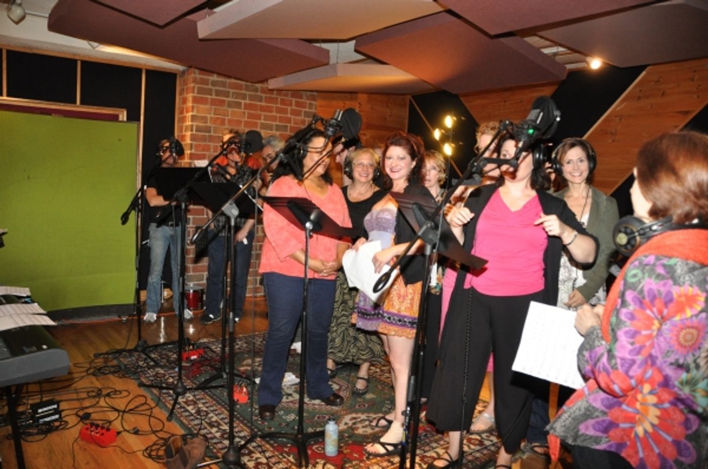 Photo Exclusive: THE PHANTOM OF THE OPERA Cast Sings 'Carols For A Cure'  Image