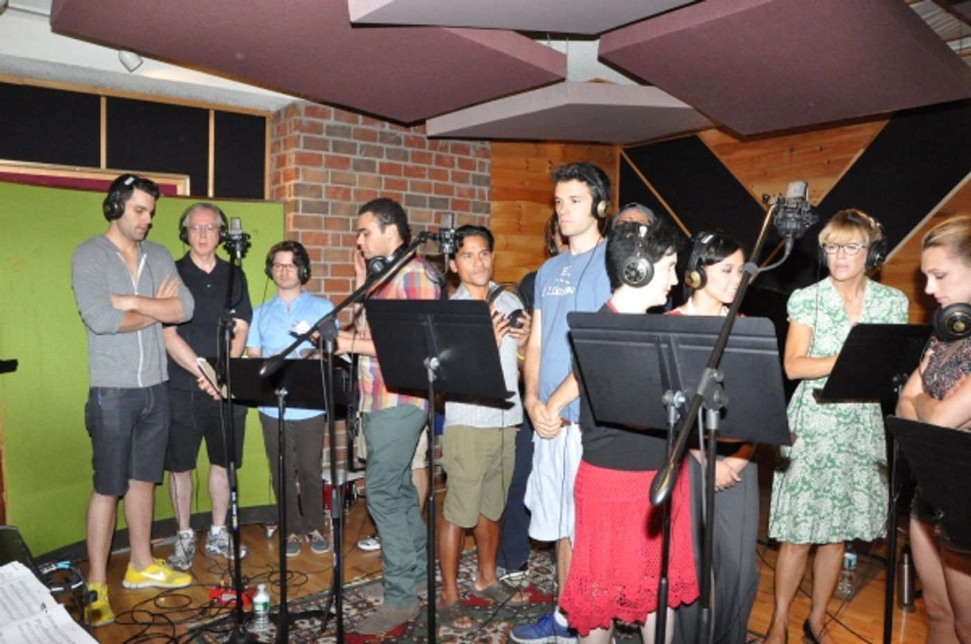 Exclusive Photos: MAMMA MIA! Cast Sings for 'Carols For A Cure'  Image