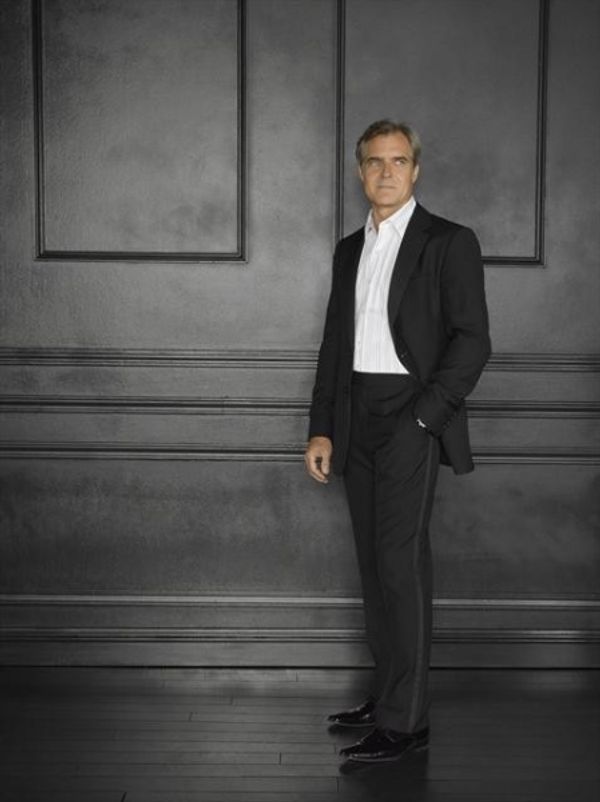  Henry Czerny as Conrad Grayson Photo