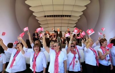  Peter Karrie performs "Viva La Vida" at the Olympic Bandstand Photo