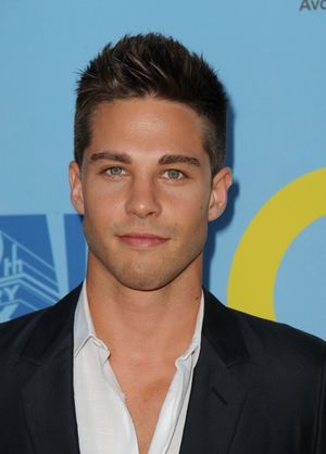  GLEE SEASON FOUR PREMIERE SCREENING AND VIP RECEPTION: New cast member Dean Geyer ar Photo