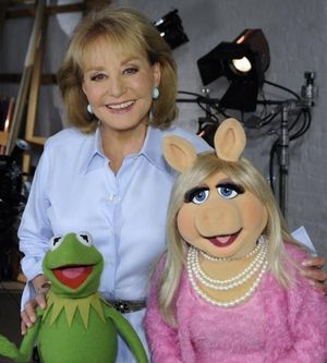  BARBARA WALTERS, KERMIT THE FROG, MISS PIGGY (ABC/ DONNA SVENNEVIK)  Photo
